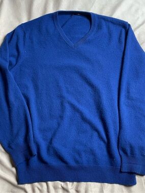 100% Cashmere Macy's Men's V-Neck Sweater in Royal Blue